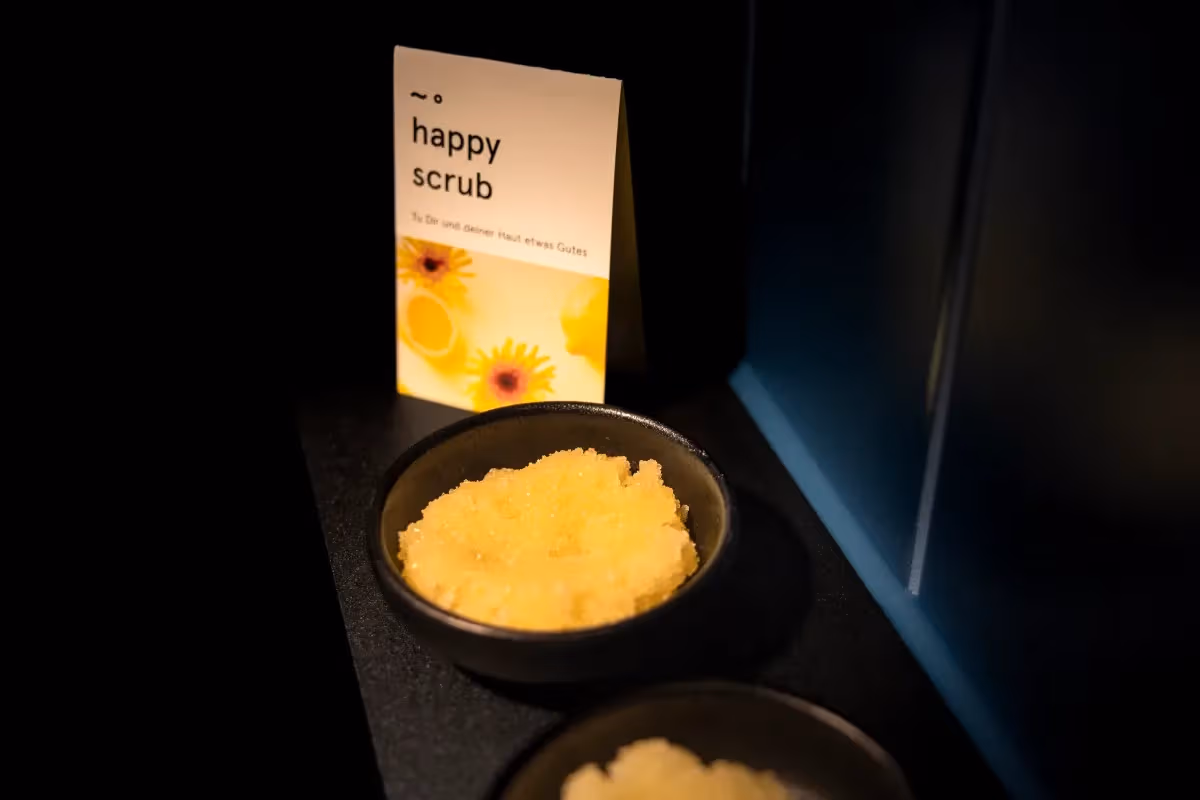 happy_03_1x.webp